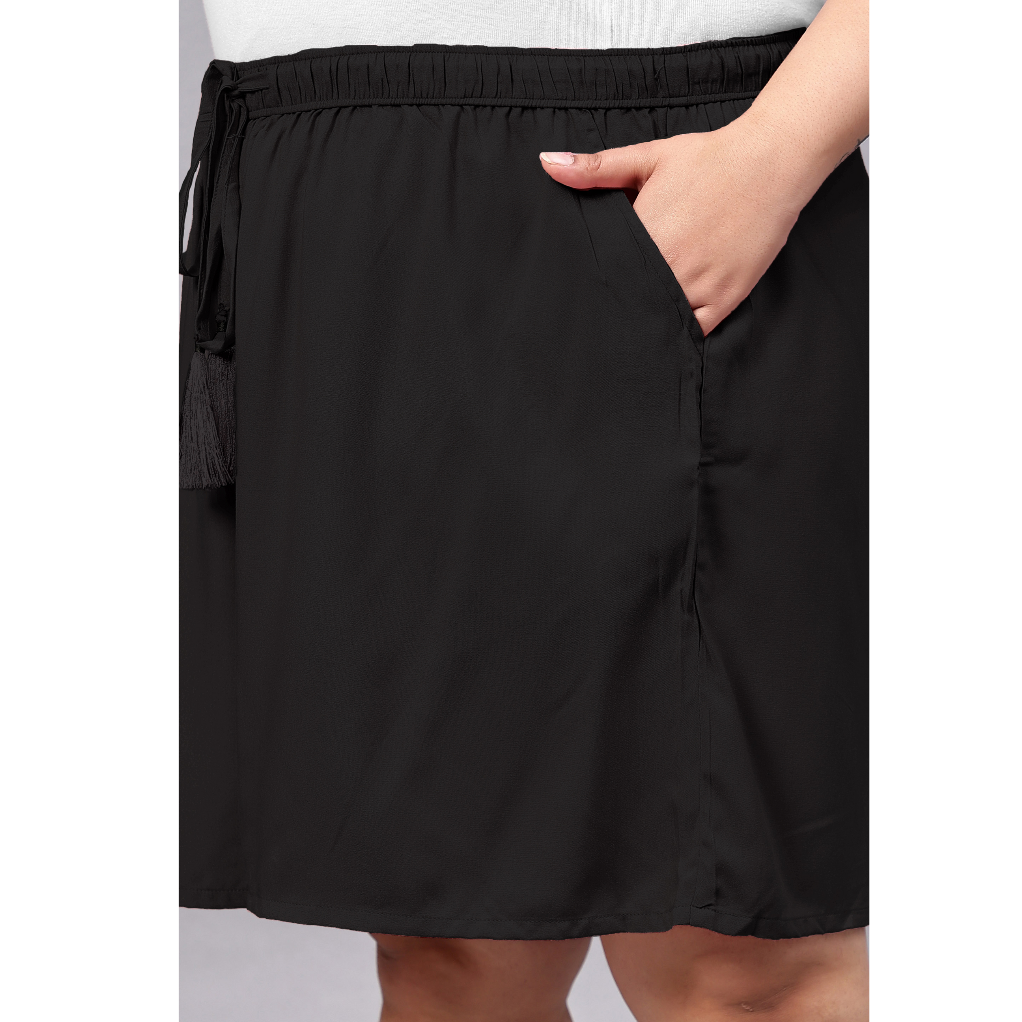 Black Solid Plus Size Flared Shorts