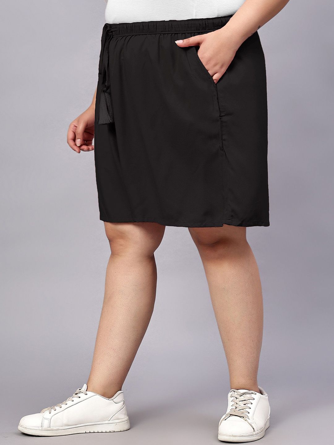 Black Solid Plus Size Flared Shorts — view 3