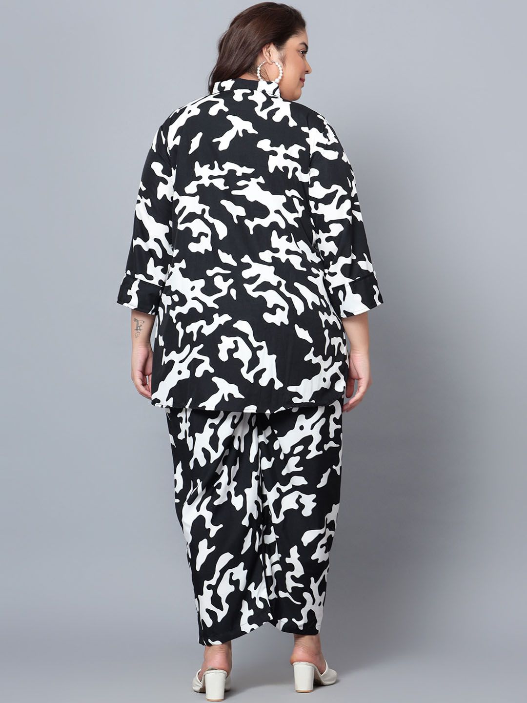 Black and White Abstract Print Plus Size Co-Ord Set — view 4