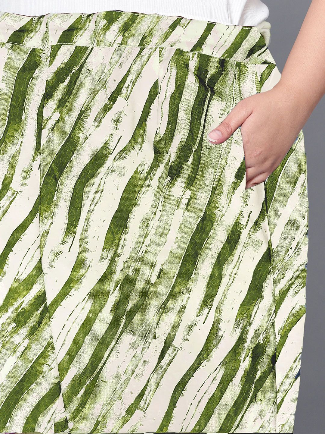 Green Leheriya Print Plus Size Trousers — view 6