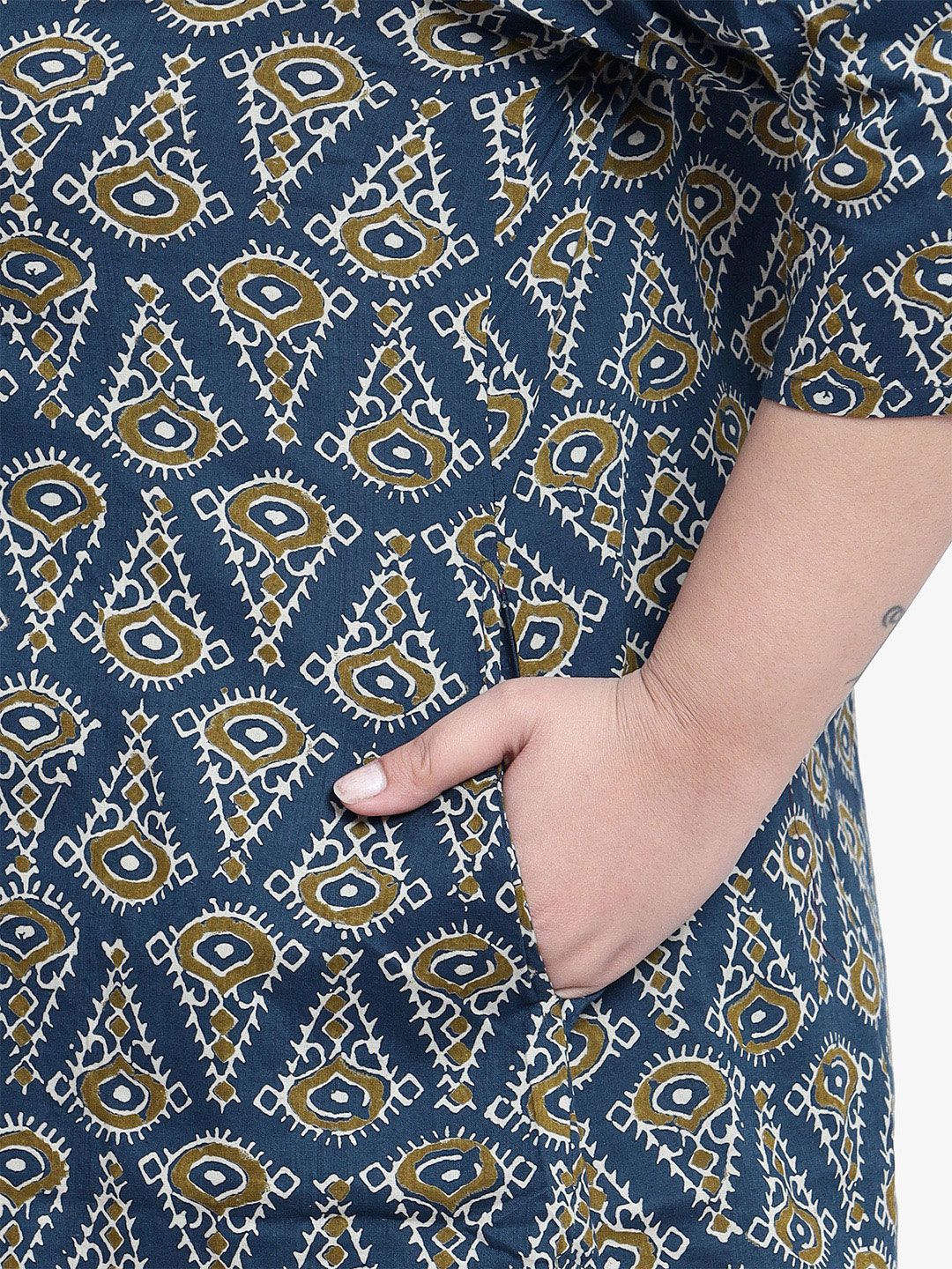 Blue Geometric Print Pleat Plus Size Tunic — view 7