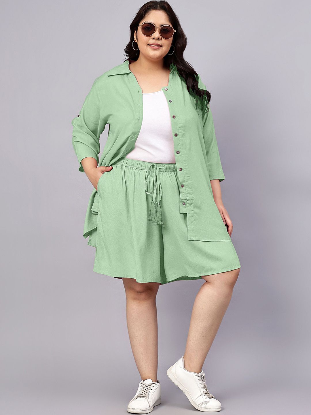 Green Solid Plus Size Flared Shorts — view 5