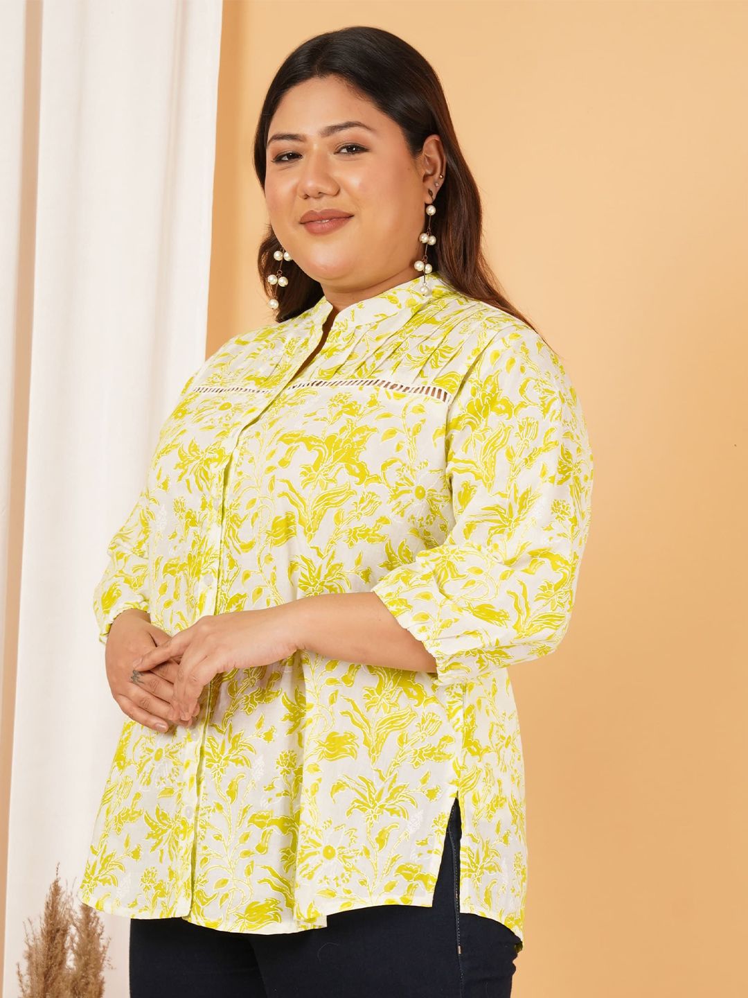 Yellow Print Plus Size Lace Shirt — view 4